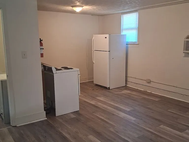123 W Burke St — Photo 14