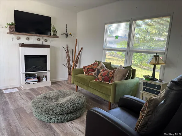 1964 River Road #40, Calverton, NY 11933