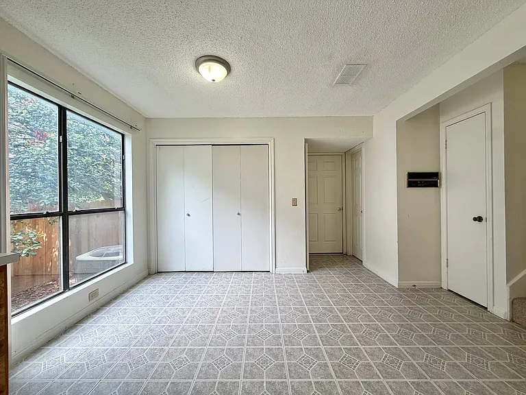 2110 Warfield Way — Photo 18