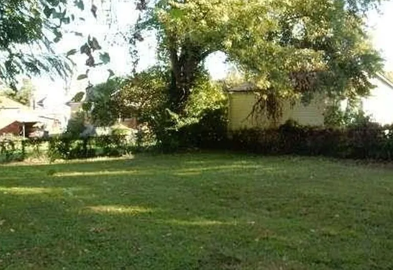 831 Abston Ave — Photo 2