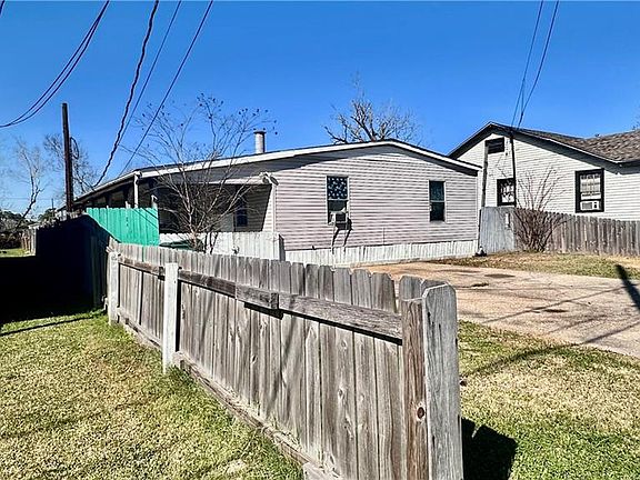 3rd image of 542 Saddler Rd