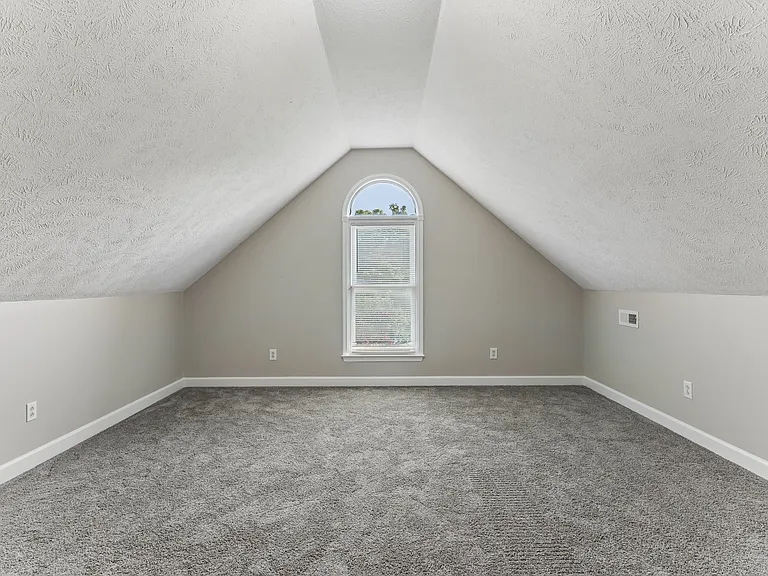 131 Savannah Ridge Dr — Photo 38