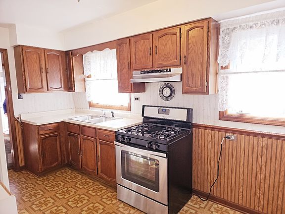 5th image of 817 N Prater Ave