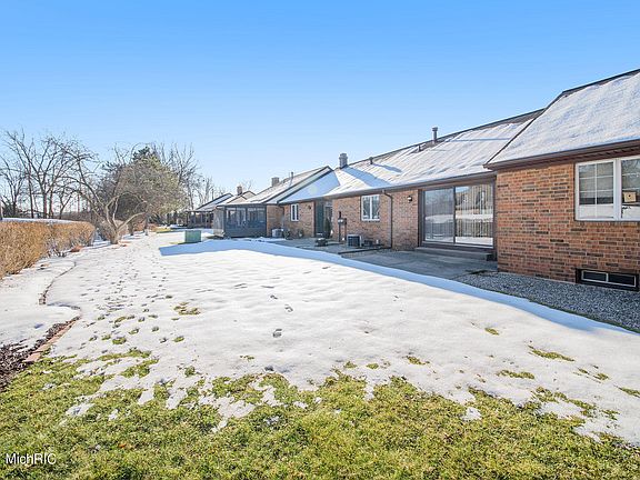 4th image of 2336 Radcliff Village Dr SE