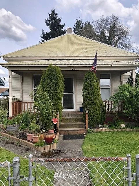 120 D St SE photo 1