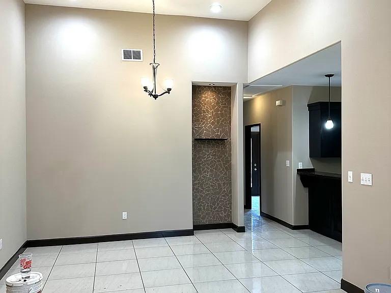537 Wildrose Ln #B — Photo 3