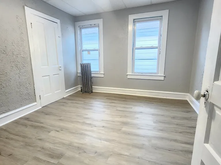 116 Division St — Photo 4