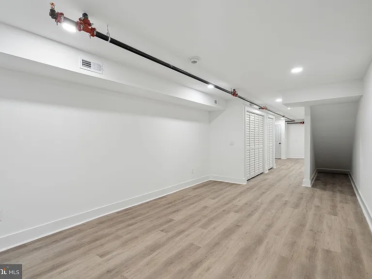 528 W Berks St #1 — Photo 9