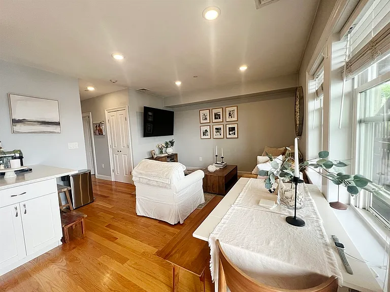 214 E Eagle St #6 — Photo 15