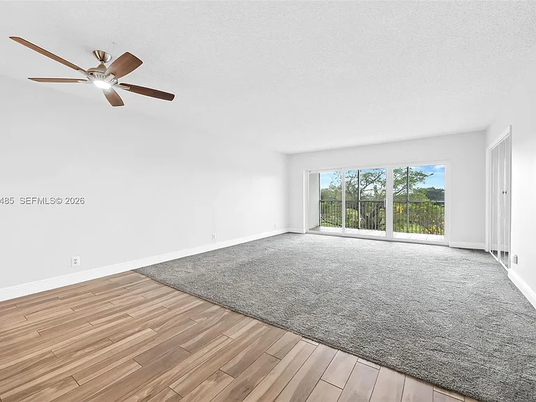 3050 N Palm Aire Dr #501 — Photo 9
