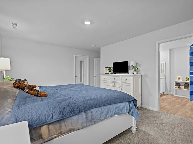 402 Folkstone Rd — Photo 3
