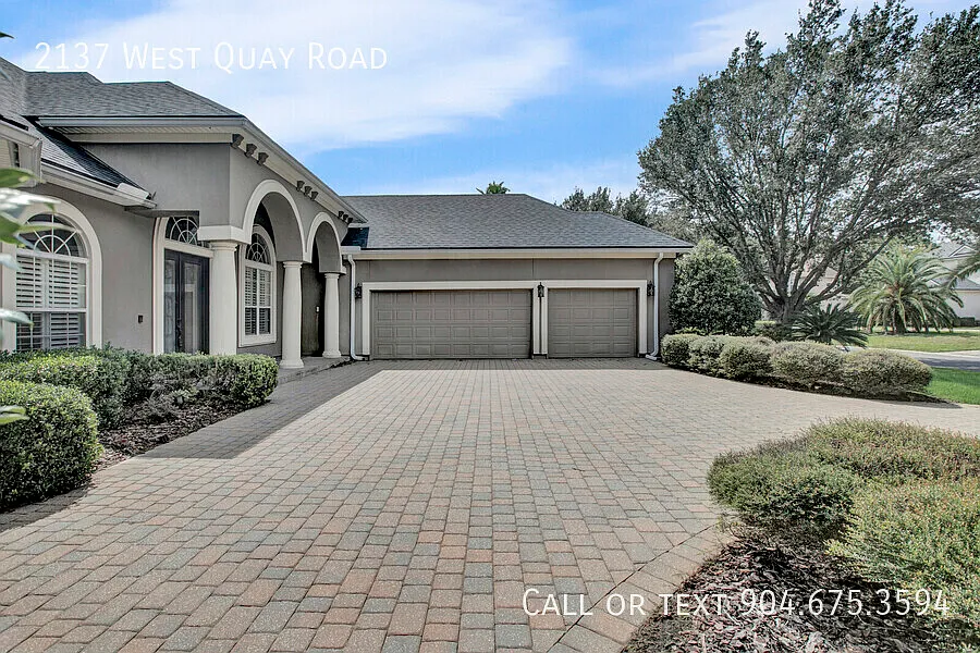 Luxurious 5-Bedroom Home with Private Pool in South Hampton — Photo 3