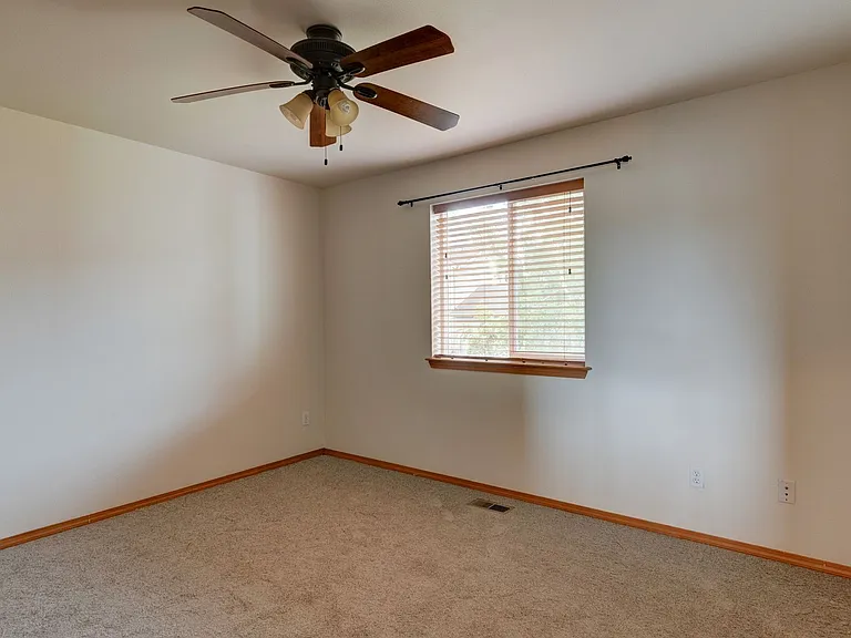 1730 NW Almond Loop — Photo 9