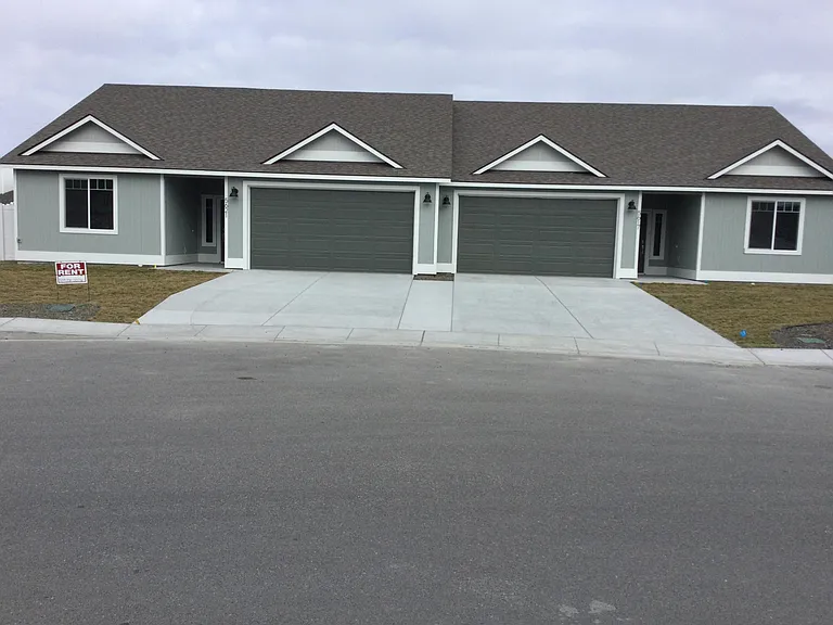 5621 Remington Dr — Photo 2