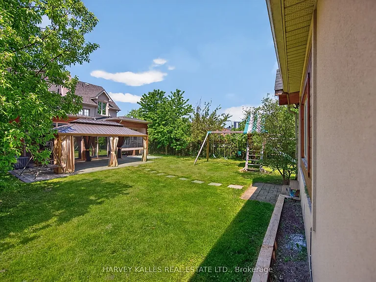 17 Lockheed Blvd — Photo 41