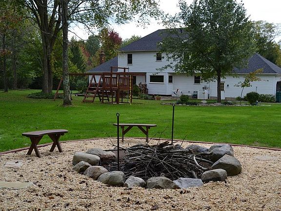 3rd image of 104 Silver Springs Trl