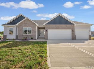 212 Ashurst Ln, Fairview Heights, IL 62208