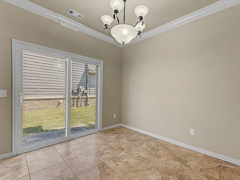 592 N Longfellow Ln — Photo 9