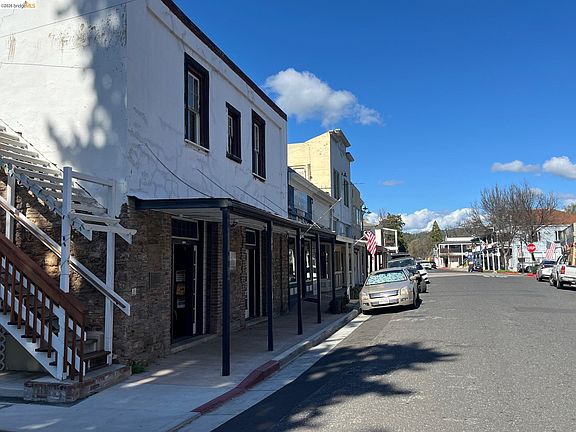 2nd image of 18202 Main St