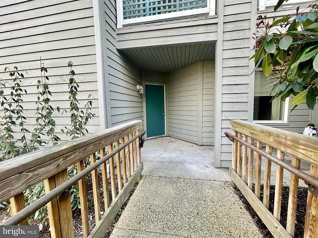 2 bed, 1042 sqft, $2,500 — Photo 1