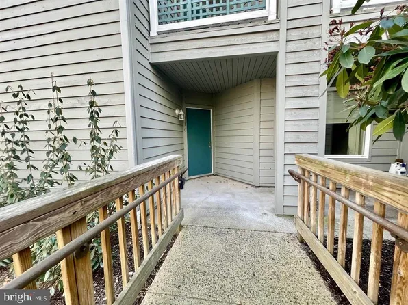 11713 Summerchase Cir APT C, Reston, VA 20194