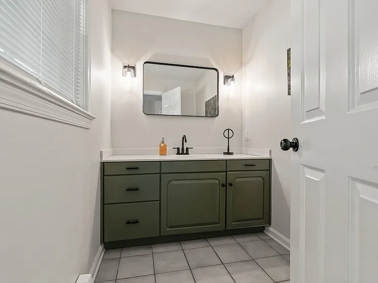 341 Crum Creek Ln — Photo 5