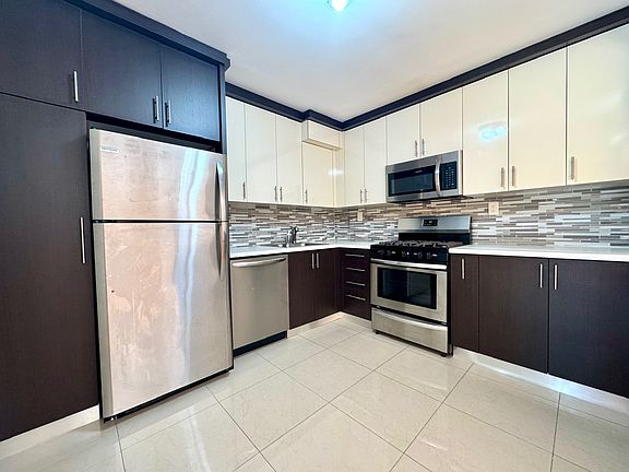 5th image of 2839 Bragg St Floor 2