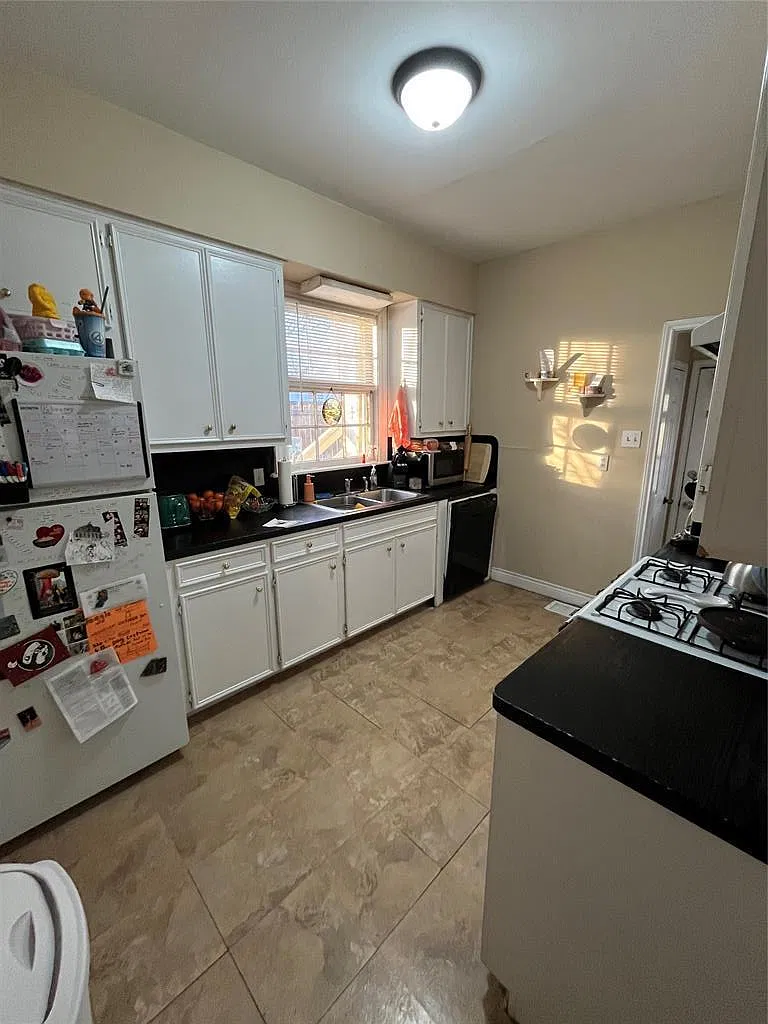 3 bed, 1.0 bath, 1250 sqft, $2,200 — Photo 3