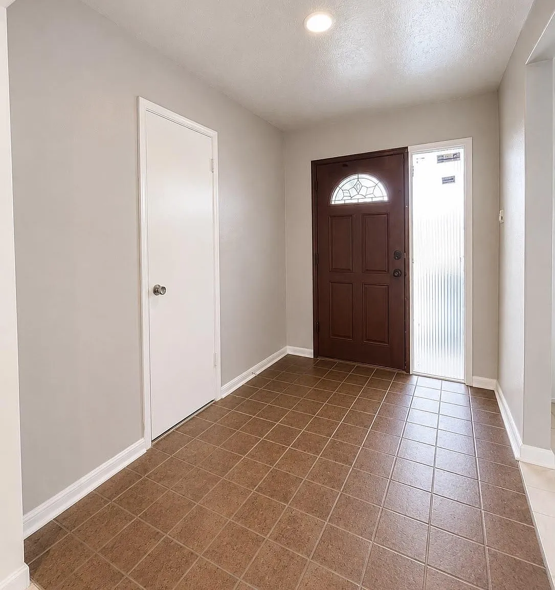 3 bed, 2.0 bath, 1694 sqft, $2,150 — Photo 2