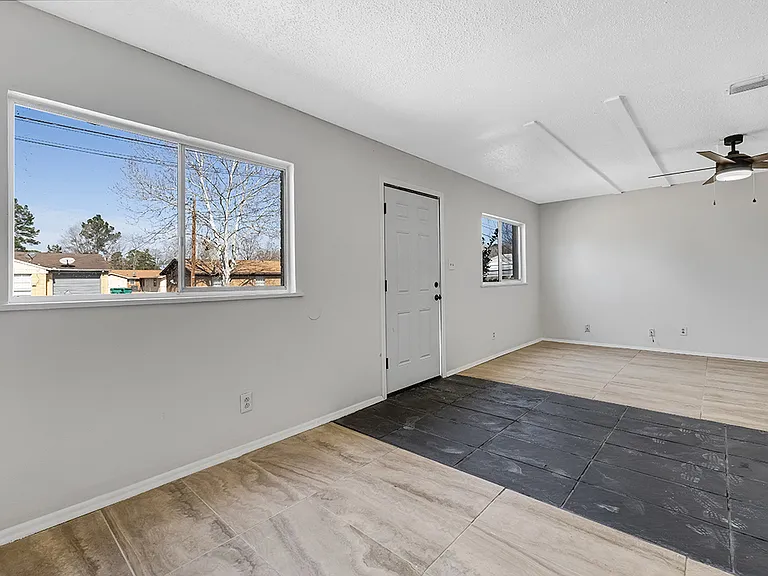 2405 Mamie Dr — Photo 4