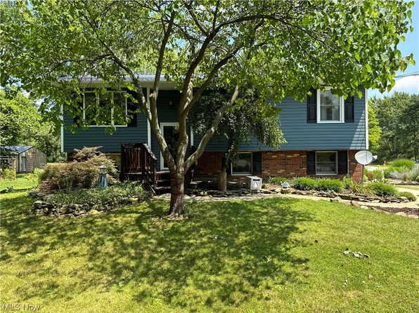 2590 Ranfield Rd, Mogadore, OH 44260