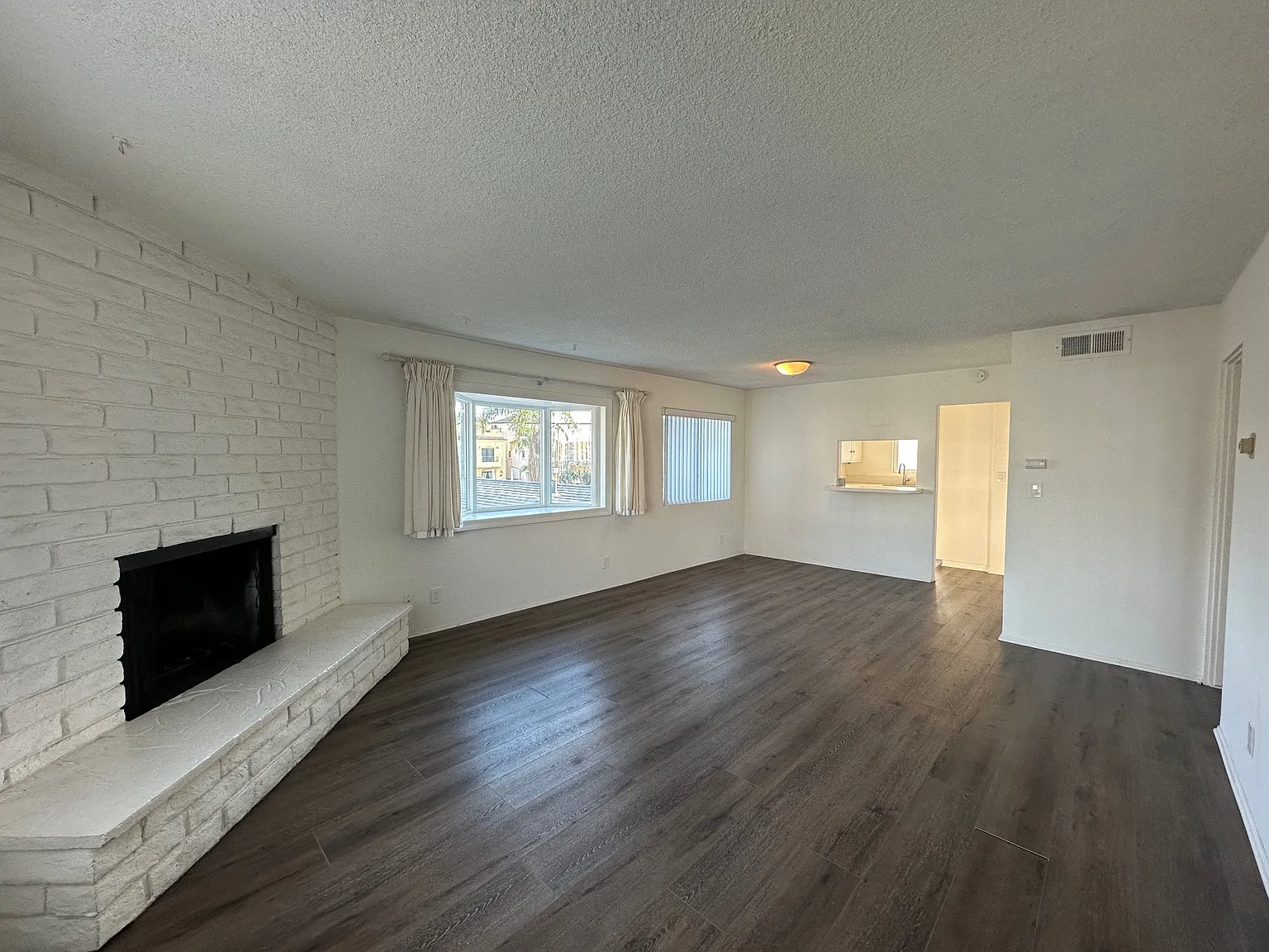 2 bed, 1034 sqft, $3,100 — Photo 3