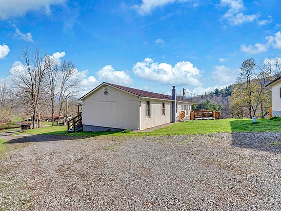 5th image of 90 Brier Ridge Rd