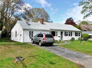 3 Sherwood Ln, Barrington, RI 02806