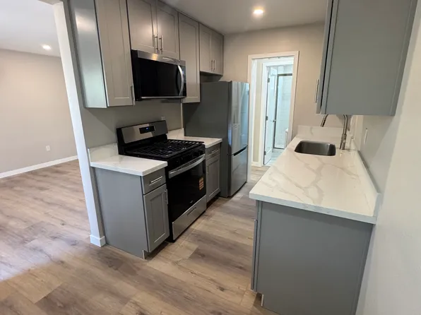 132 Poinsettia Ave #B, Monrovia, CA 91016