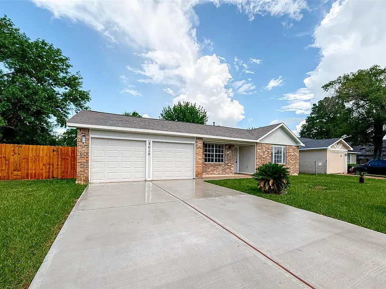 8619 Valley Meadow Dr — Photo 2