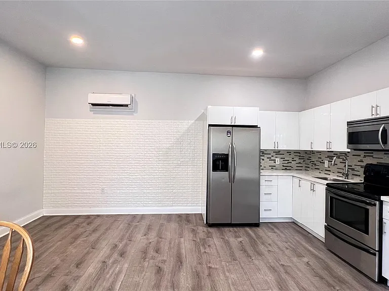10911 SW 242nd St — Photo 4
