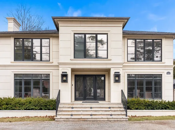 1347 Queen Victoria Ave, Mississauga, ON L5H 3H2