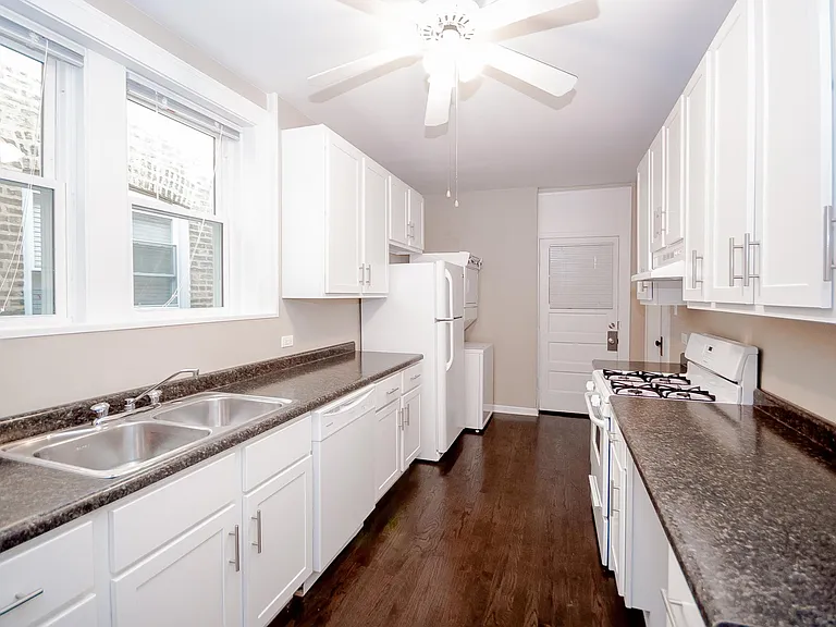 2433 W Fargo Ave #3 — Photo 8