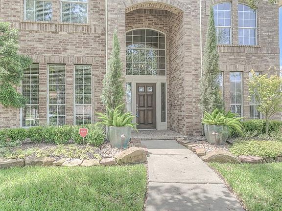 3rd image of 2930 Wickwood Dr