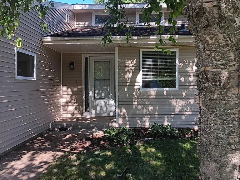 2677 Richardson St — Photo 1