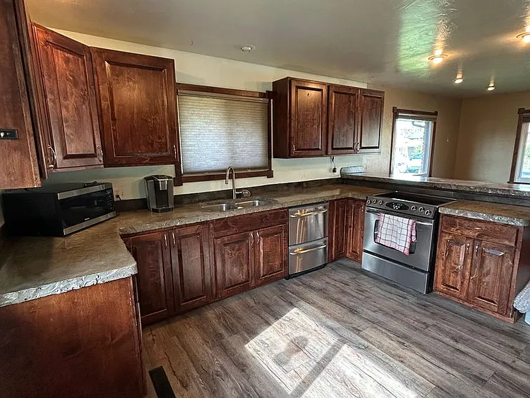 3470 S Hillcrest Dr — Photo 10