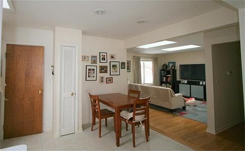 5th image of 927 Lennox St