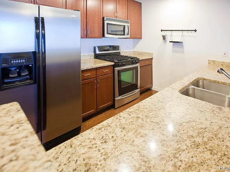 3670 Woodward Ave #410 — Photo 10
