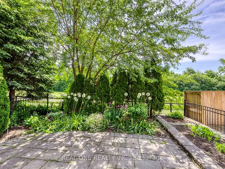 1126 Woodington Ln — Photo 46