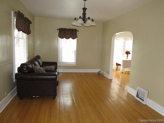 5th image of 816 Monroe St