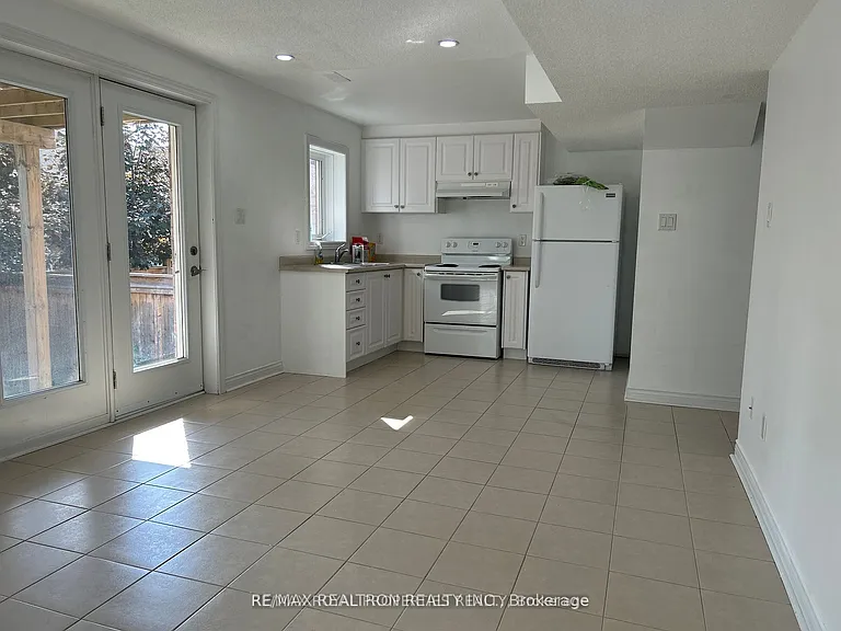 9 Keith Wright Cres — Photo 6