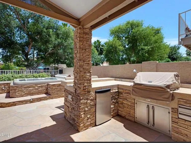 1075 N Saguaro St — Photo 26