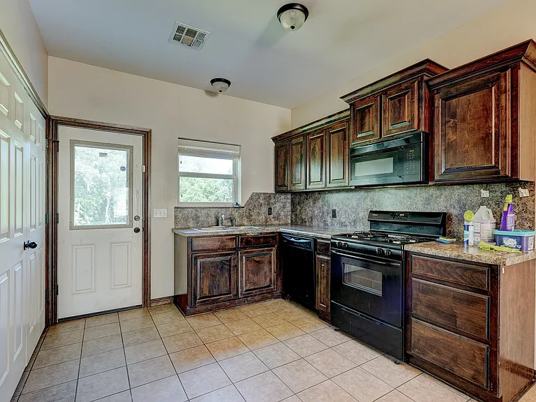 2220 W Utah Ave — Photo 14