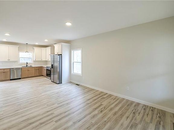 5th image of 533 Tree Rdg